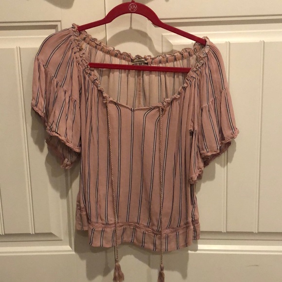 American Eagle Off the shoulder top! - Picture 1 of 4